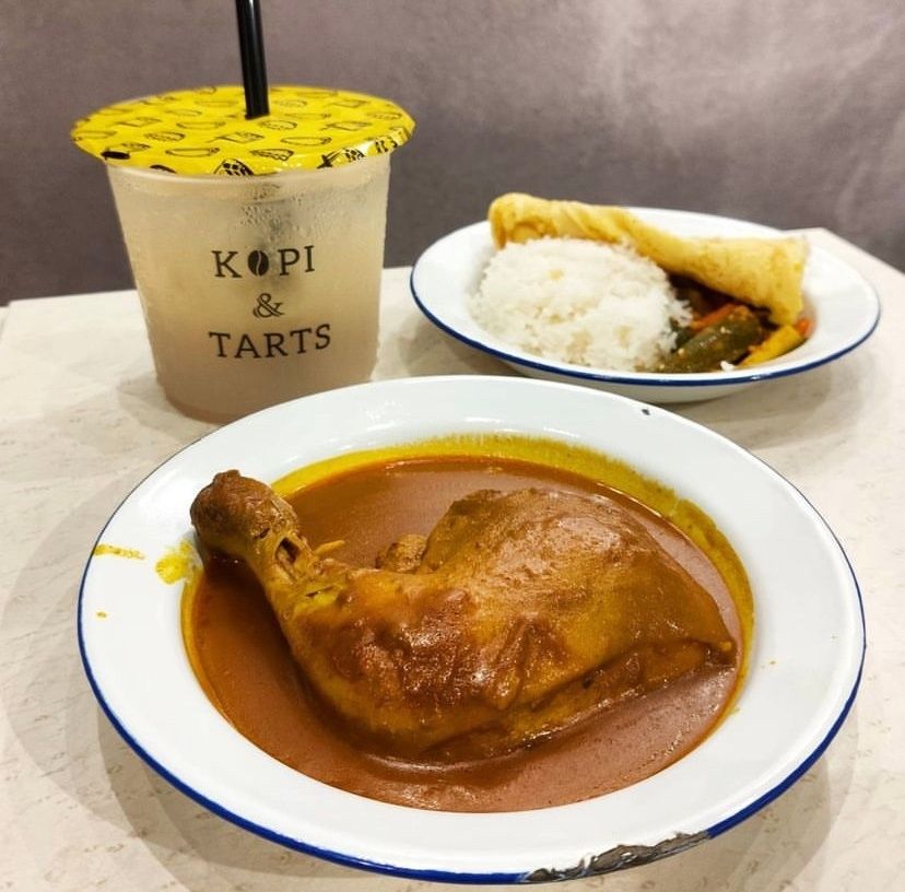 Curry chicken rice set meal